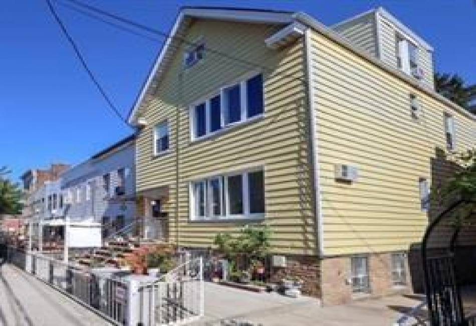 13 Bay 38th Street, Brooklyn, New York 11214, 3 Bedrooms Bedrooms, ,Residential,For Sale,Bay 38th,488611