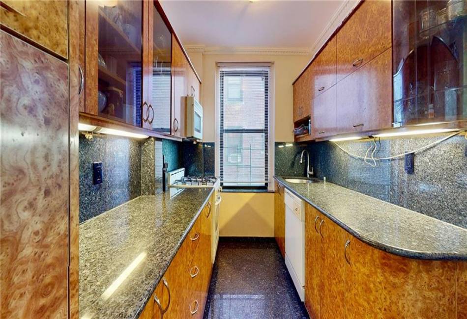 3145 Brighton 4th Street, Brooklyn, New York 11235, 1 Bedroom Bedrooms, ,1 BathroomBathrooms,Residential,For Sale,Brighton 4th,488612