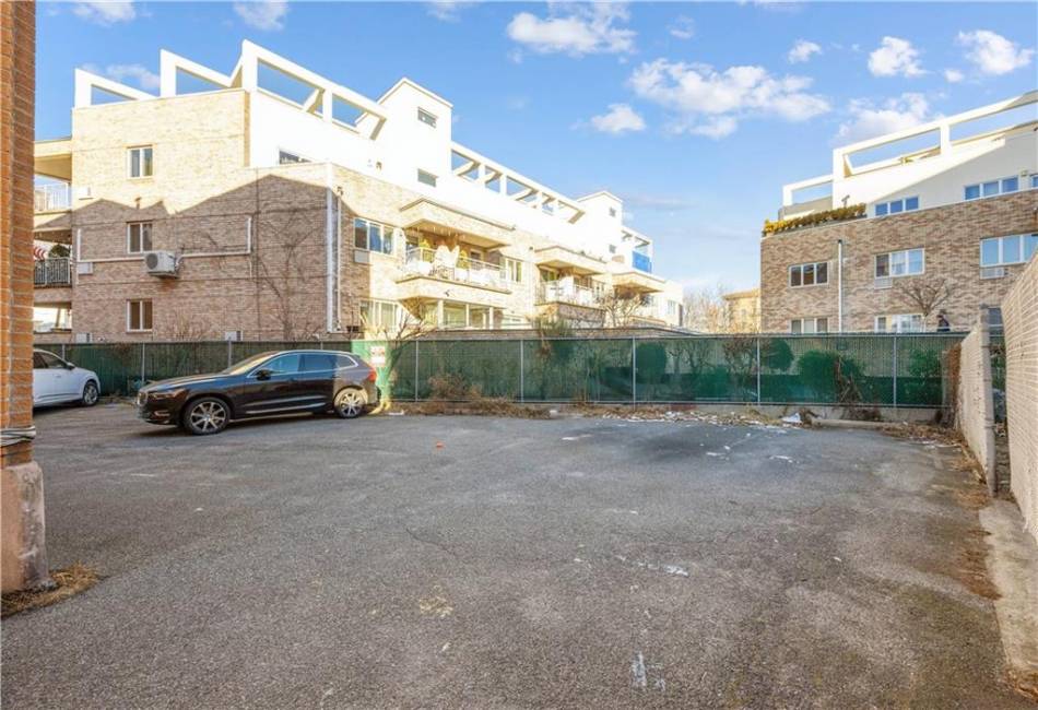 2801 28th Street, Brooklyn, New York 11235, 2 Bedrooms Bedrooms, ,2 BathroomsBathrooms,Residential,For Sale,28th,488565
