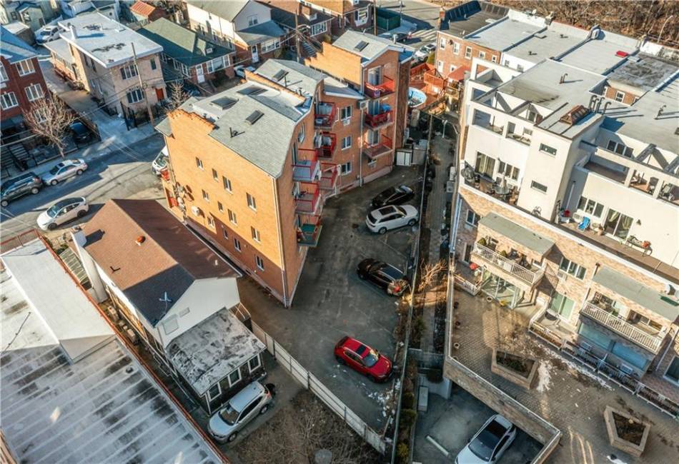 2801 28th Street, Brooklyn, New York 11235, 2 Bedrooms Bedrooms, ,2 BathroomsBathrooms,Residential,For Sale,28th,488565