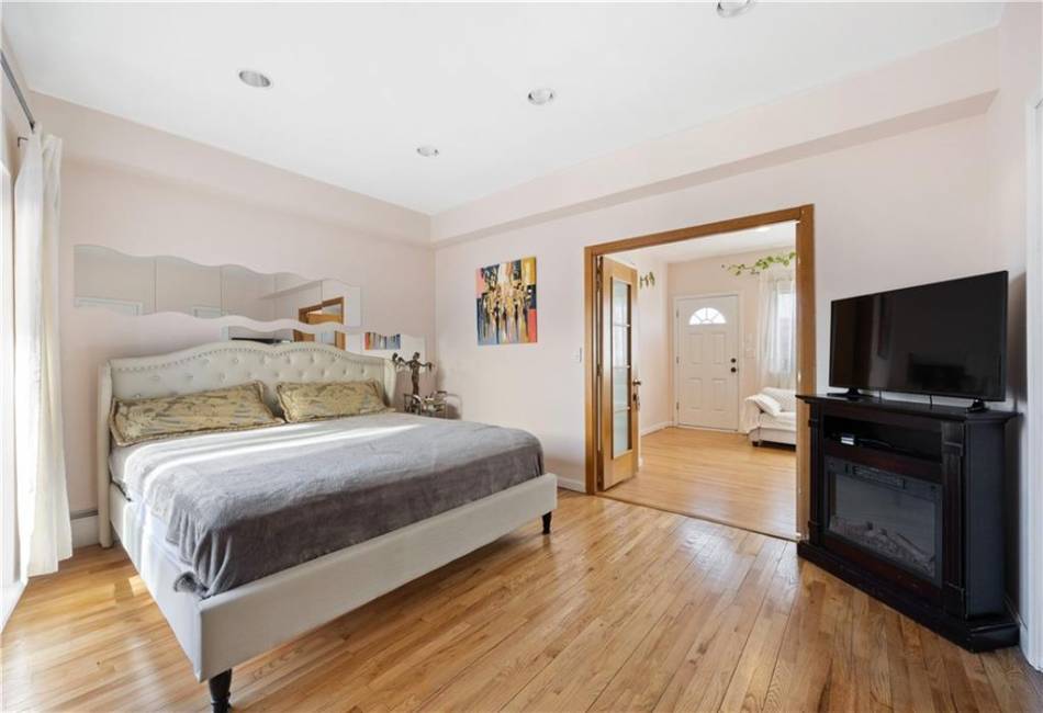 2801 28th Street, Brooklyn, New York 11235, 2 Bedrooms Bedrooms, ,2 BathroomsBathrooms,Residential,For Sale,28th,488565