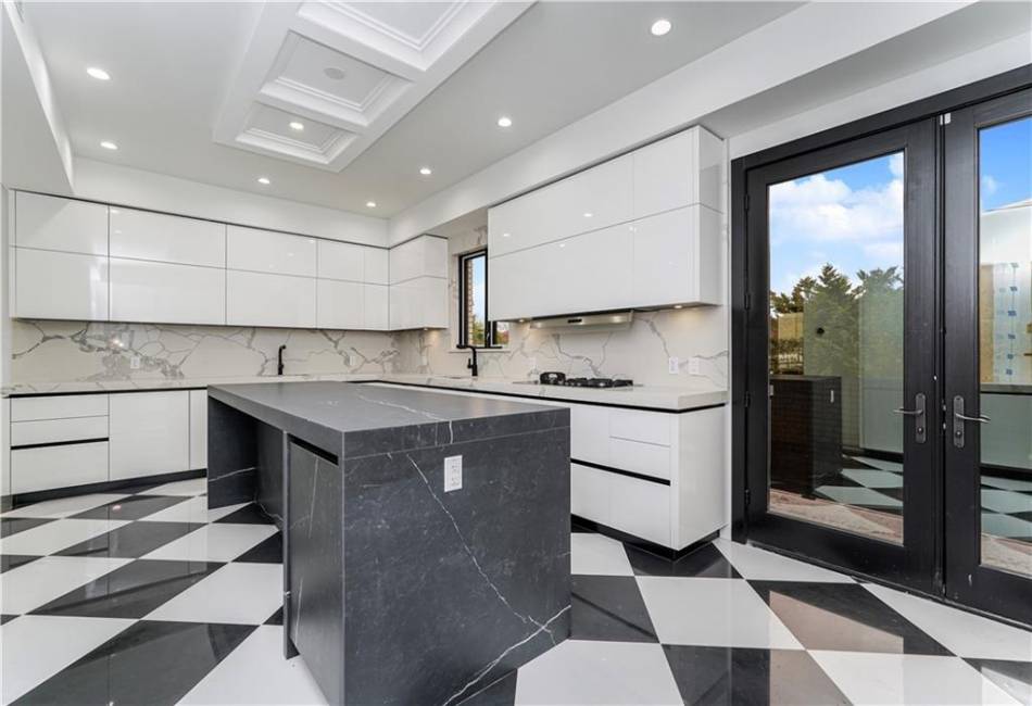 86 Whitman Drive, Brooklyn, New York 11234, 5 Bedrooms Bedrooms, ,3 BathroomsBathrooms,Residential,For Sale,Whitman,488602