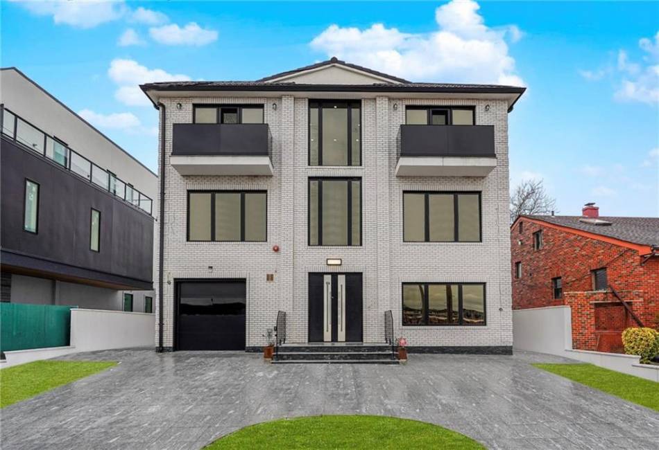 86 Whitman Drive, Brooklyn, New York 11234, 5 Bedrooms Bedrooms, ,3 BathroomsBathrooms,Residential,For Sale,Whitman,488602
