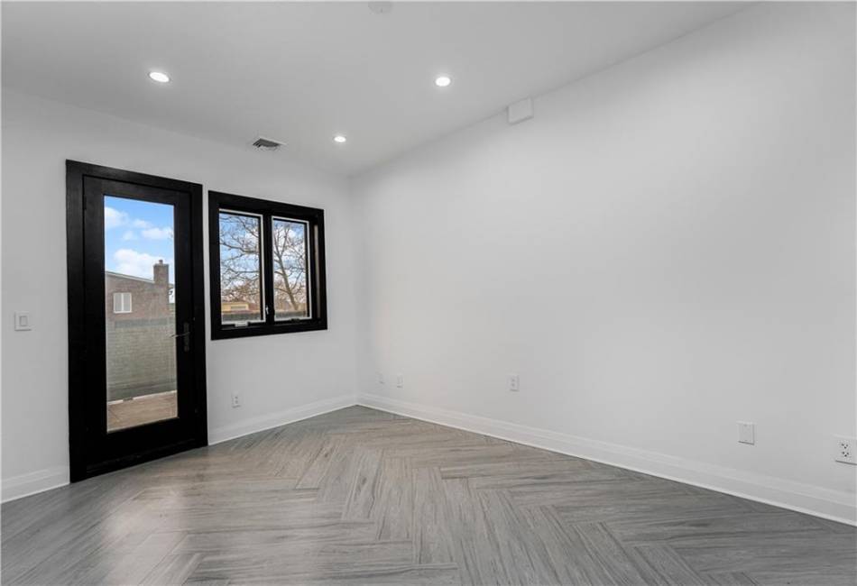 86 Whitman Drive, Brooklyn, New York 11234, 5 Bedrooms Bedrooms, ,3 BathroomsBathrooms,Residential,For Sale,Whitman,488602