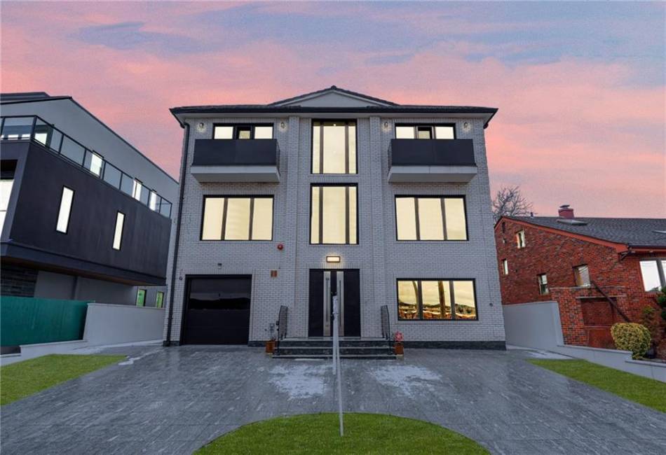 86 Whitman Drive, Brooklyn, New York 11234, 5 Bedrooms Bedrooms, ,3 BathroomsBathrooms,Residential,For Sale,Whitman,488602
