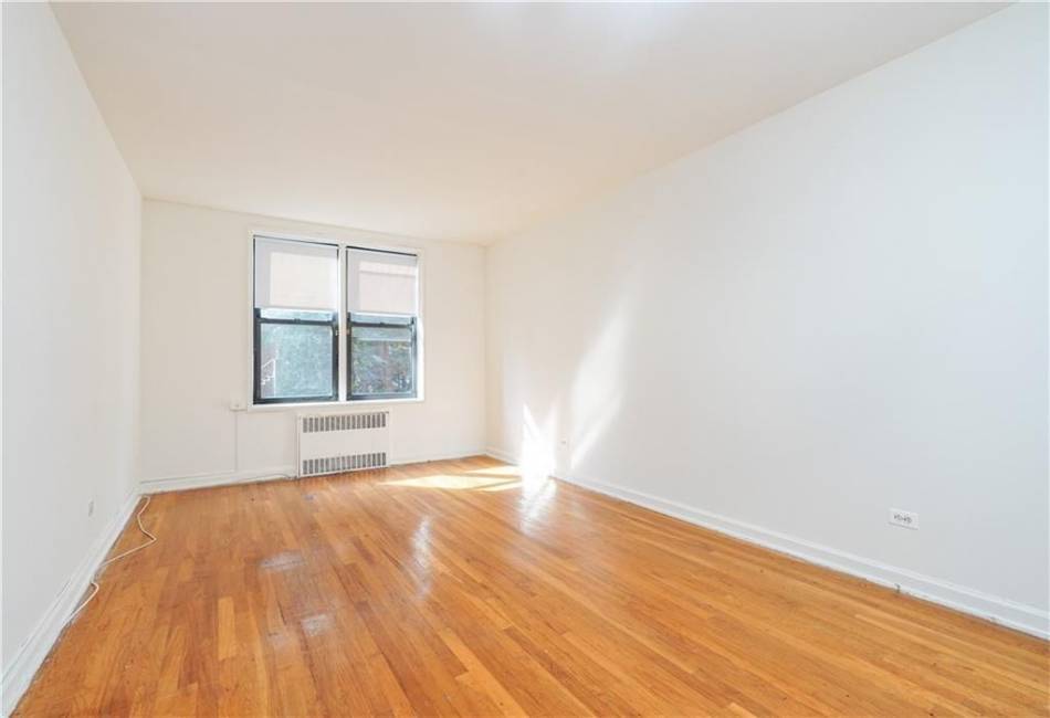 2685 7th Street, Brooklyn, New York 11235, 1 Bedroom Bedrooms, ,1 BathroomBathrooms,Residential,For Sale,7th,488661