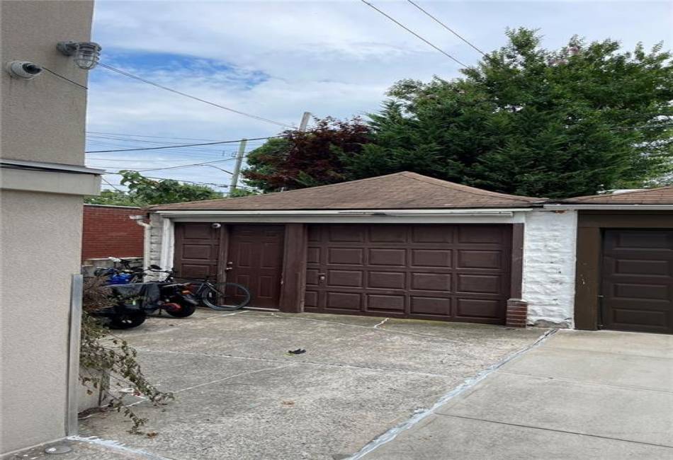 8689 15th Avenue, Brooklyn, New York 11228, 7 Bedrooms Bedrooms, ,4 BathroomsBathrooms,Residential,For Sale,15th,484675