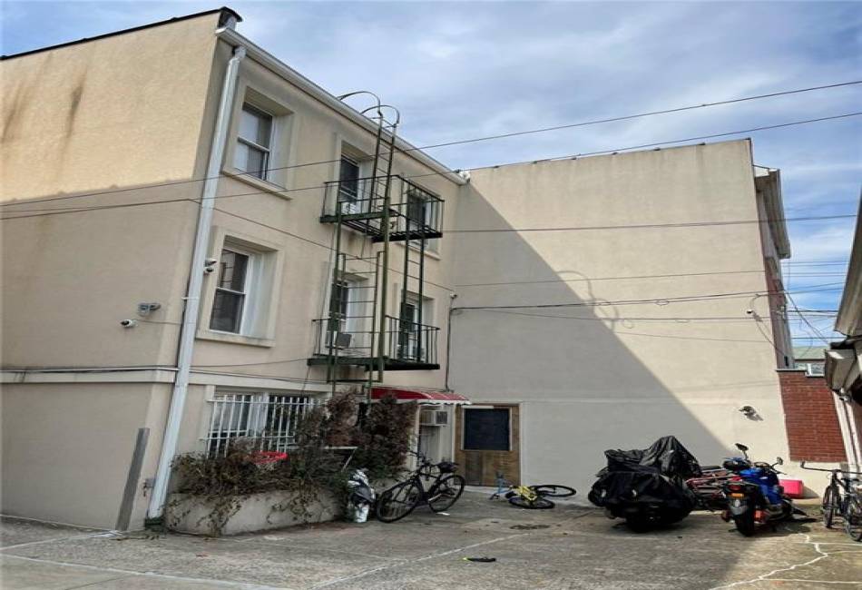 8689 15th Avenue, Brooklyn, New York 11228, 7 Bedrooms Bedrooms, ,4 BathroomsBathrooms,Residential,For Sale,15th,484675