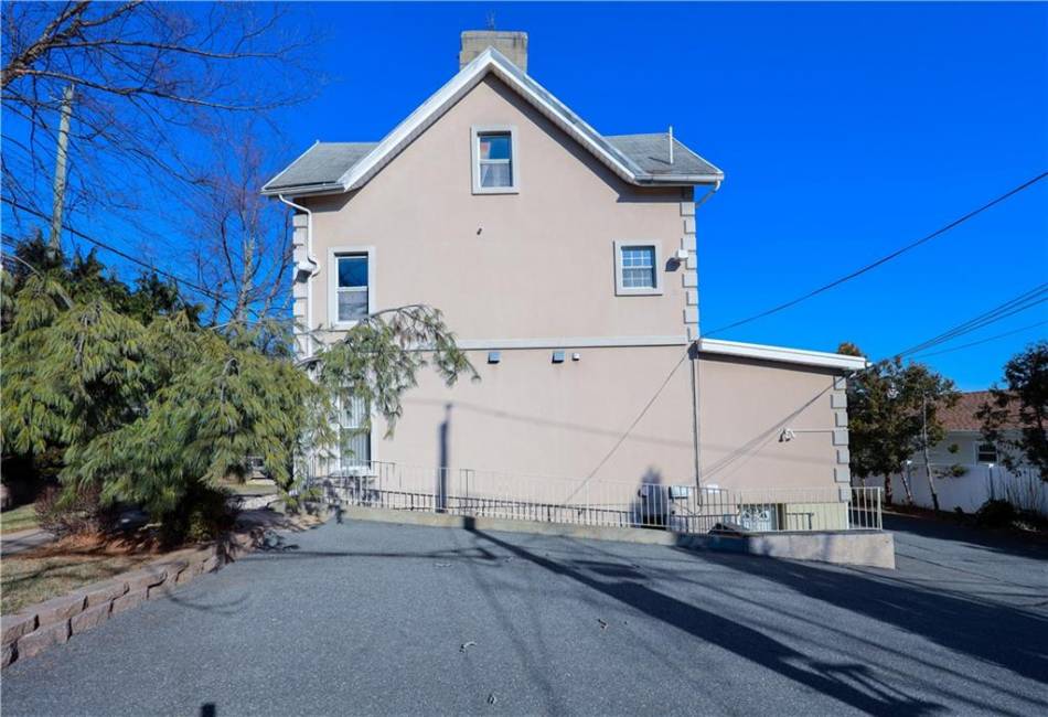 1908 Richmond Road, Staten Island, New York 10306, ,Mixed Use,For Sale,Richmond,488675