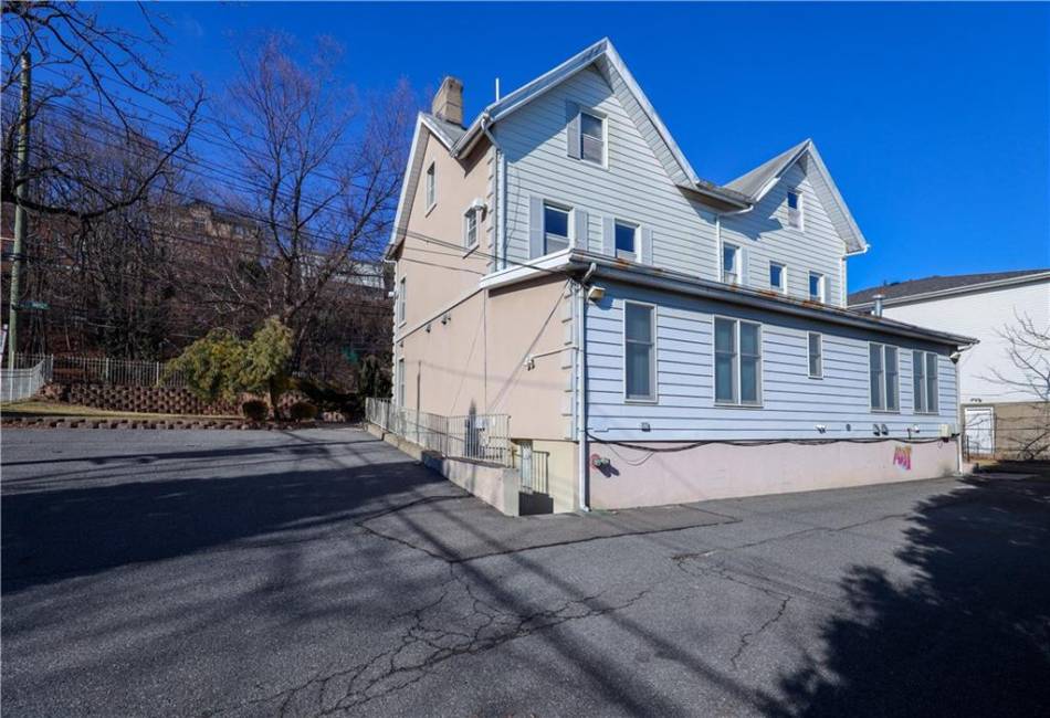 1908 Richmond Road, Staten Island, New York 10306, ,Mixed Use,For Sale,Richmond,488675