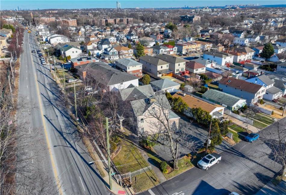 1908 Richmond Road, Staten Island, New York 10306, ,Mixed Use,For Sale,Richmond,488675