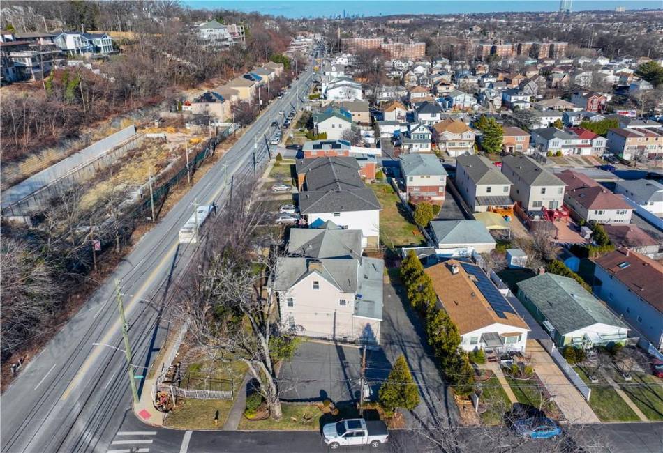 1908 Richmond Road, Staten Island, New York 10306, ,Mixed Use,For Sale,Richmond,488675