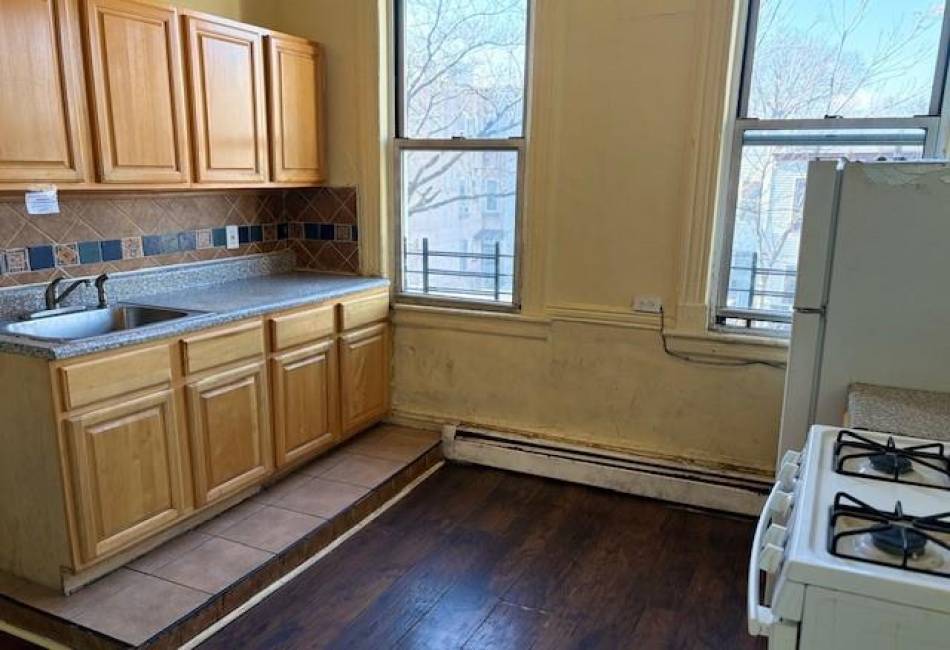 17-45 Grove Street, Ridgewood, New York 11385, ,3 BathroomsBathrooms,Residential,For Sale,Grove,488680