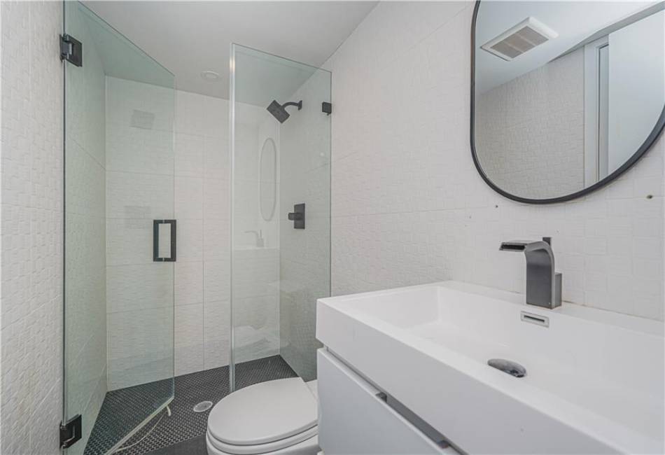 3217 Avenue R, Brooklyn, New York 11234, 3 Bedrooms Bedrooms, ,3 BathroomsBathrooms,Residential,For Sale,Avenue R,488666