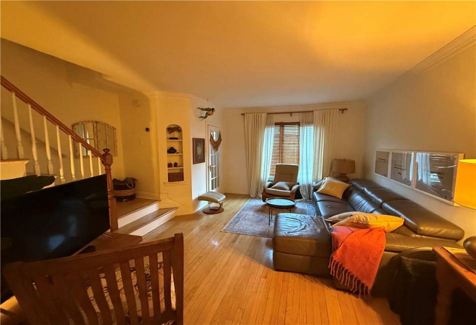 9962 Fort Hamilton Parkway, Brooklyn, New York 11209, 3 Bedrooms Bedrooms, ,2 BathroomsBathrooms,Rental,For Sale,Fort Hamilton,488693