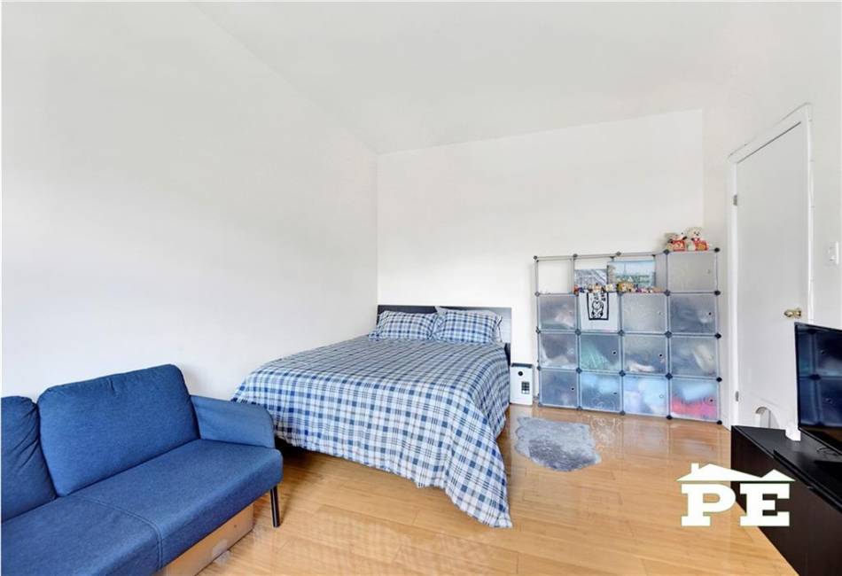 7913 Bay Pkwy, Brooklyn, New York 11214, 1 Bedroom Bedrooms, ,1 BathroomBathrooms,Residential,For Sale,Bay Pkwy,488374