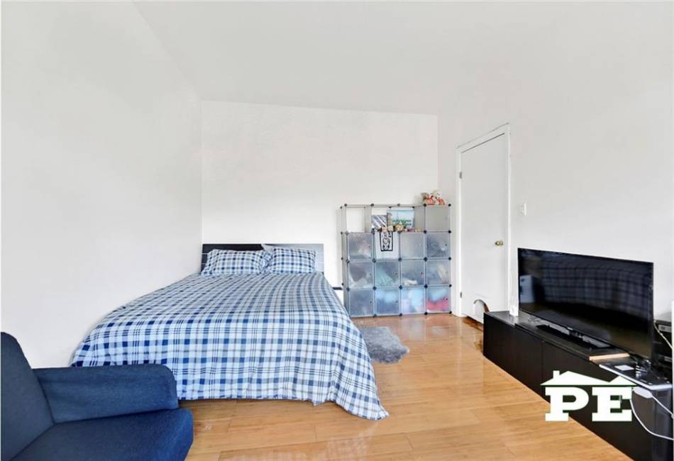 7913 Bay Pkwy, Brooklyn, New York 11214, 1 Bedroom Bedrooms, ,1 BathroomBathrooms,Residential,For Sale,Bay Pkwy,488374