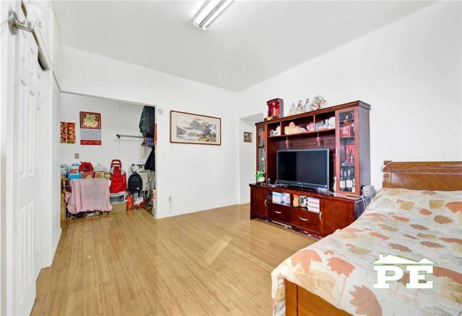 7913 Bay Pkwy, Brooklyn, New York 11214, 1 Bedroom Bedrooms, ,1 BathroomBathrooms,Residential,For Sale,Bay Pkwy,488374