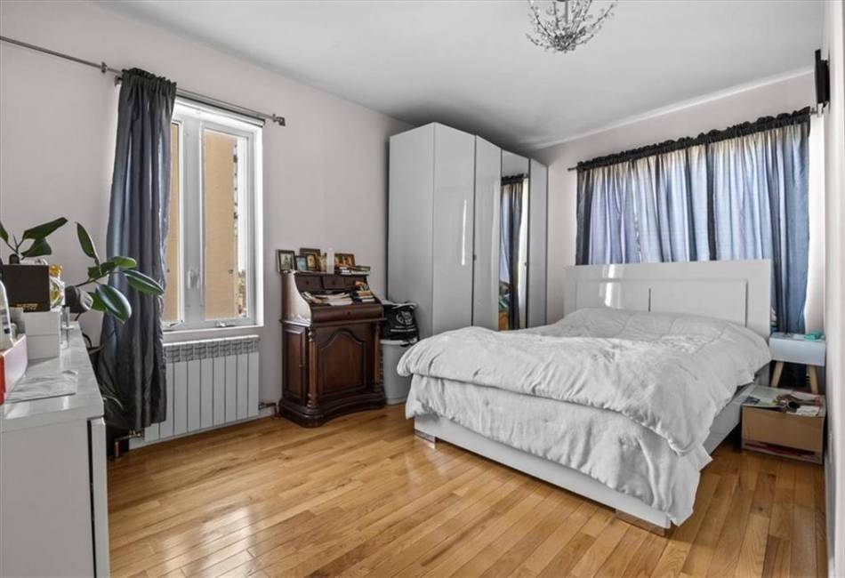 2931 Brighton 8th Street, Brooklyn, New York 11235, 8 Bedrooms Bedrooms, ,Residential,For Sale,Brighton 8th,488696