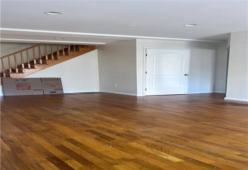 2943 Brighton 4th Street, Brooklyn, New York 11235, 2 Bedrooms Bedrooms, ,2 BathroomsBathrooms,Residential,For Sale,Brighton 4th,488527