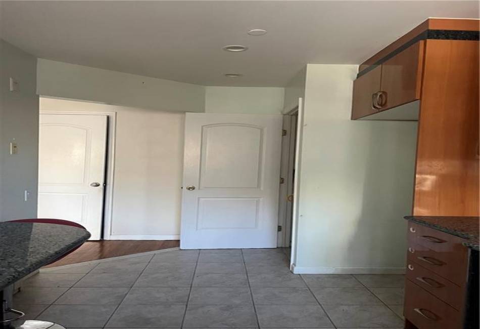 2943 Brighton 4th Street, Brooklyn, New York 11235, 2 Bedrooms Bedrooms, ,2 BathroomsBathrooms,Residential,For Sale,Brighton 4th,488527