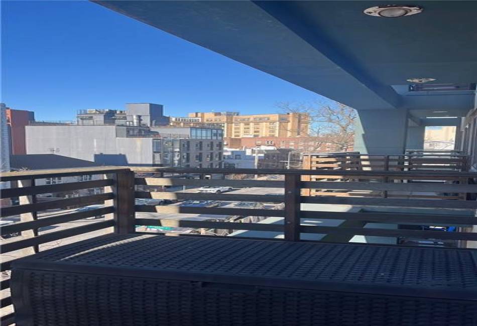 2943 Brighton 4th Street, Brooklyn, New York 11235, 2 Bedrooms Bedrooms, ,2 BathroomsBathrooms,Residential,For Sale,Brighton 4th,488527