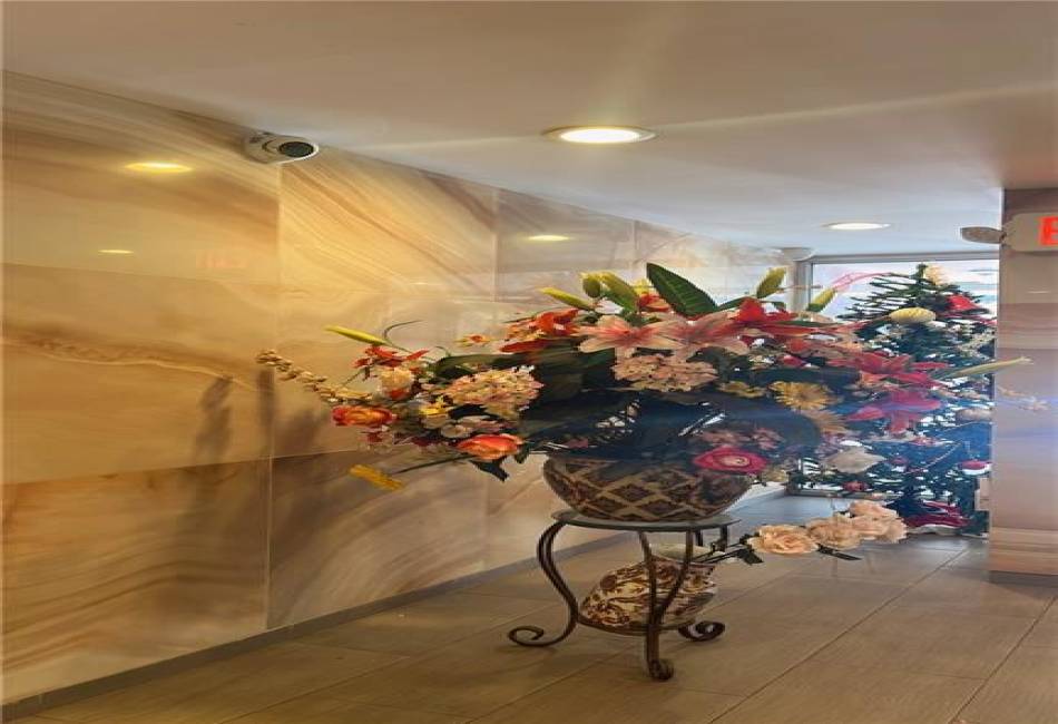 2943 Brighton 4th Street, Brooklyn, New York 11235, 2 Bedrooms Bedrooms, ,2 BathroomsBathrooms,Residential,For Sale,Brighton 4th,488527