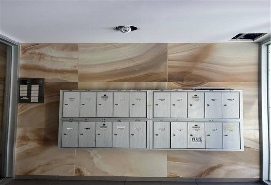 2943 Brighton 4th Street, Brooklyn, New York 11235, 2 Bedrooms Bedrooms, ,2 BathroomsBathrooms,Residential,For Sale,Brighton 4th,488527