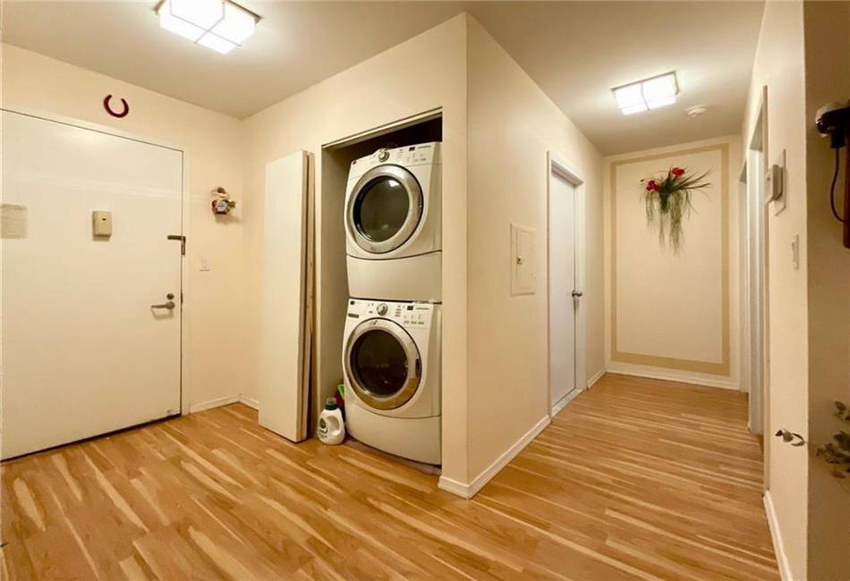 100 Oceana Drive, Brooklyn, New York 11235, 2 Bedrooms Bedrooms, ,2 BathroomsBathrooms,Residential,For Sale,Oceana,488617