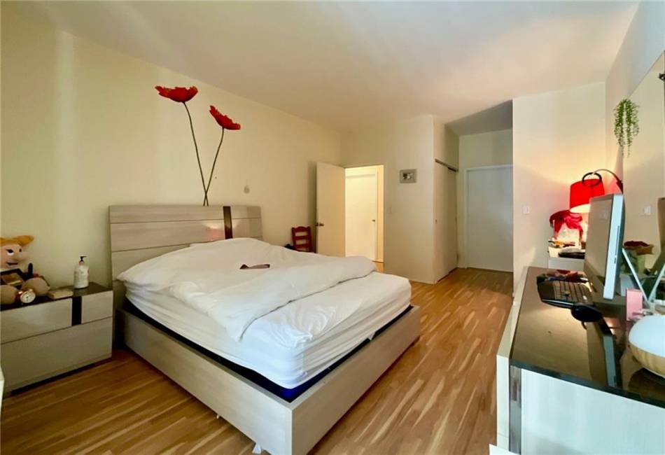 100 Oceana Drive, Brooklyn, New York 11235, 2 Bedrooms Bedrooms, ,2 BathroomsBathrooms,Residential,For Sale,Oceana,488617