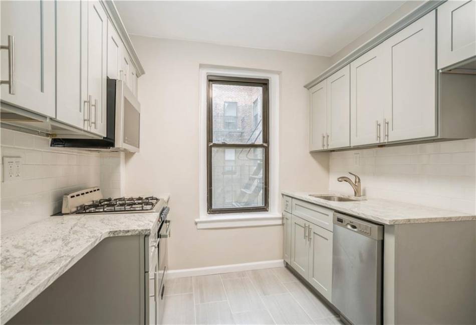 9524 Fort Hamilton Parkway, Brooklyn, New York 11209, 1 Bedroom Bedrooms, ,1 BathroomBathrooms,Residential,For Sale,Fort Hamilton,488731