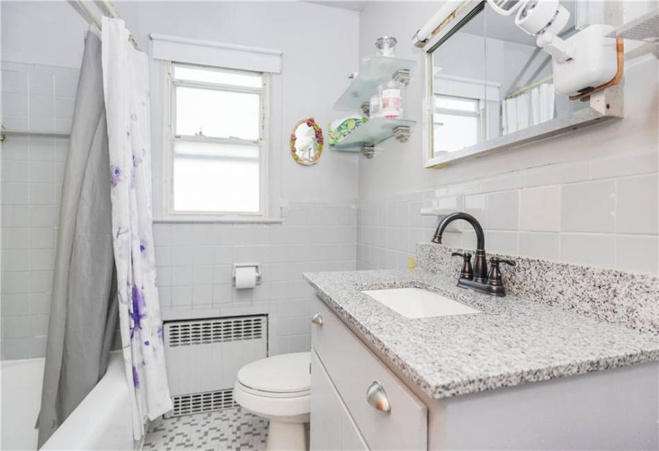 42 Mills Avenue, Staten Island, New York 10305, ,2 BathroomsBathrooms,Residential,For Sale,Mills,488749