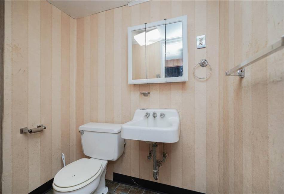 3811 Avenue R, Brooklyn, New York 11234, 3 Bedrooms Bedrooms, ,1.5 BathroomsBathrooms,Residential,For Sale,Avenue R,488733