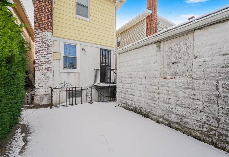 3811 Avenue R, Brooklyn, New York 11234, 3 Bedrooms Bedrooms, ,1.5 BathroomsBathrooms,Residential,For Sale,Avenue R,488733