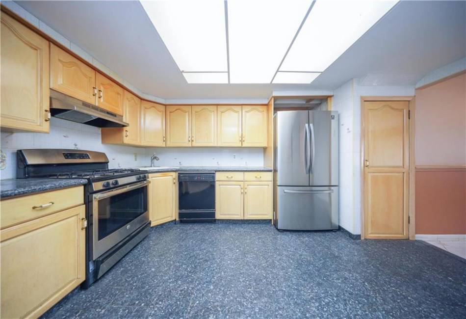 227 27th Avenue, Brooklyn, New York 11214, 7 Bedrooms Bedrooms, ,5 BathroomsBathrooms,Residential,For Sale,27th,488754