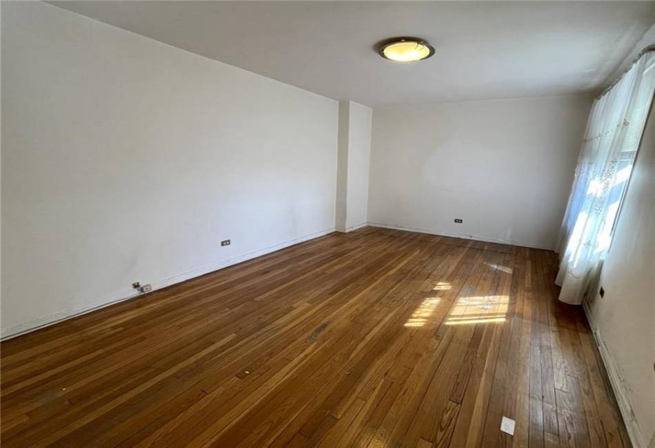 2620 Ocean Parkway, Brooklyn, New York 11235, 2 Bedrooms Bedrooms, ,1 BathroomBathrooms,Residential,For Sale,Ocean,487796