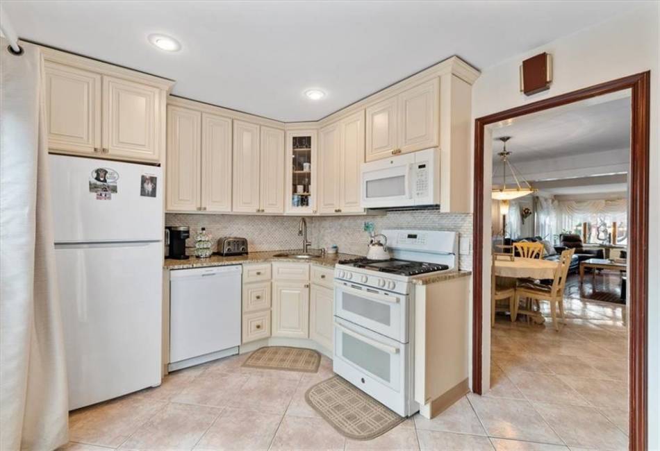 6214 Avenue T, Brooklyn, New York 11234, 3 Bedrooms Bedrooms, ,2 BathroomsBathrooms,Residential,For Sale,Avenue T,488767