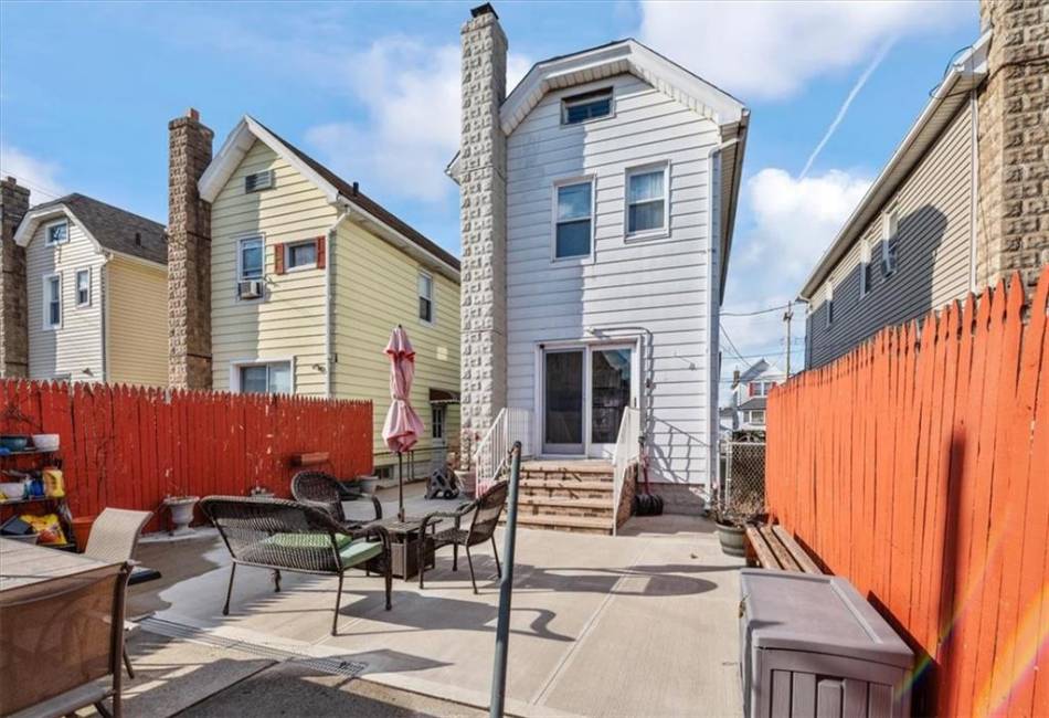 6214 Avenue T, Brooklyn, New York 11234, 3 Bedrooms Bedrooms, ,2 BathroomsBathrooms,Residential,For Sale,Avenue T,488767