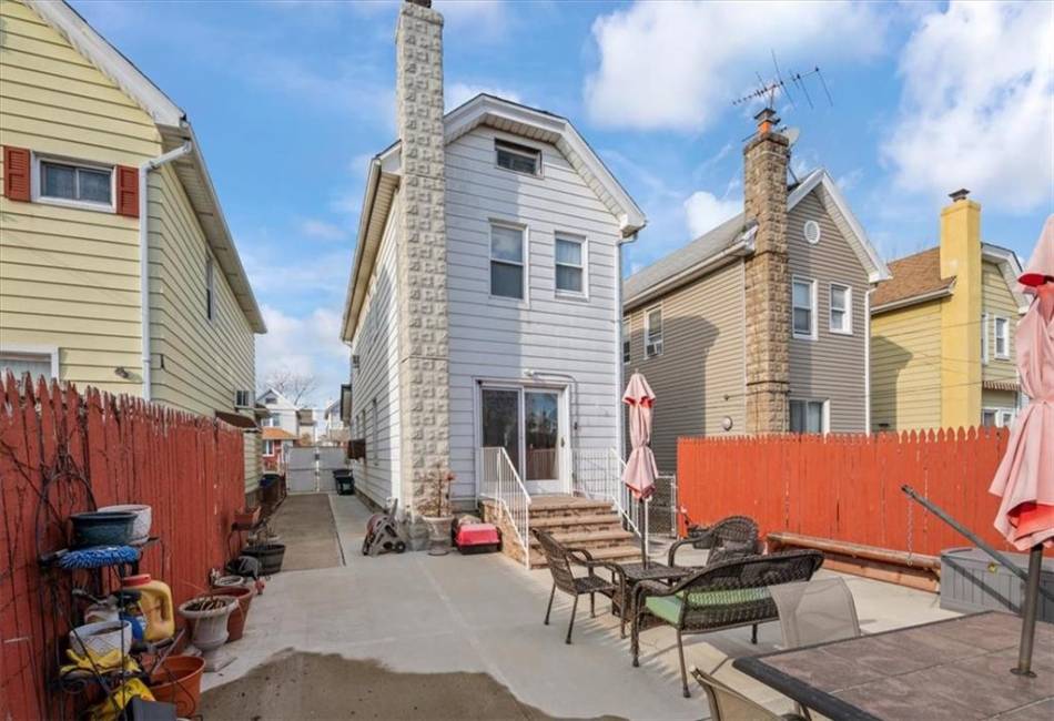 6214 Avenue T, Brooklyn, New York 11234, 3 Bedrooms Bedrooms, ,2 BathroomsBathrooms,Residential,For Sale,Avenue T,488767
