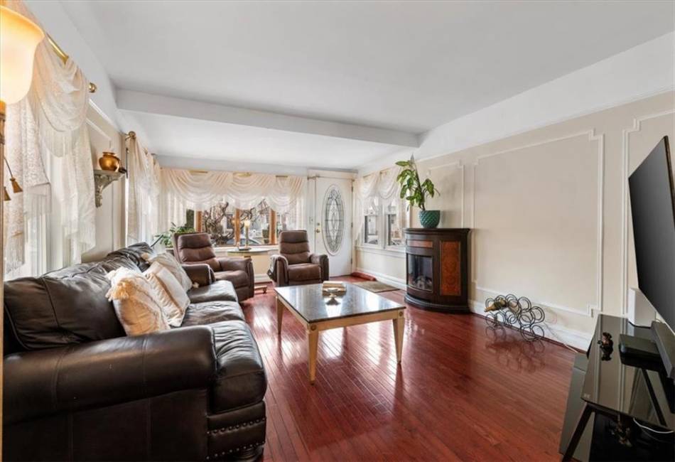 6214 Avenue T, Brooklyn, New York 11234, 3 Bedrooms Bedrooms, ,2 BathroomsBathrooms,Residential,For Sale,Avenue T,488767