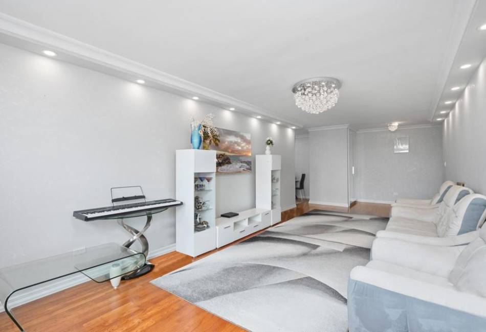 1801 Ocean Avenue, Brooklyn, New York 11230, 2 Bedrooms Bedrooms, ,2 BathroomsBathrooms,Residential,For Sale,Ocean,488631