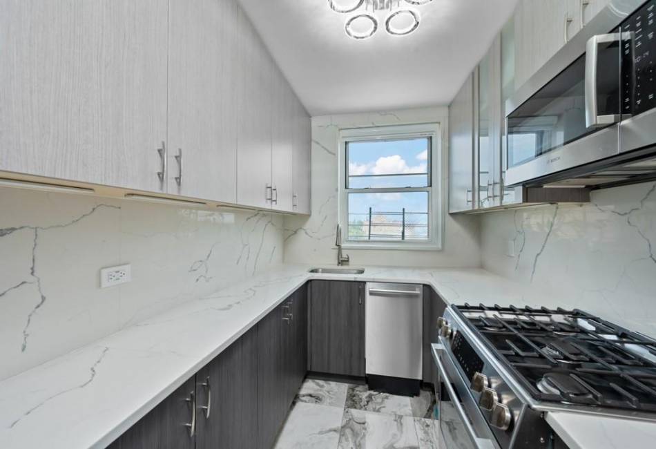 1801 Ocean Avenue, Brooklyn, New York 11230, 2 Bedrooms Bedrooms, ,2 BathroomsBathrooms,Residential,For Sale,Ocean,488631