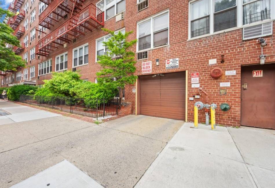 1801 Ocean Avenue, Brooklyn, New York 11230, 2 Bedrooms Bedrooms, ,2 BathroomsBathrooms,Residential,For Sale,Ocean,488631