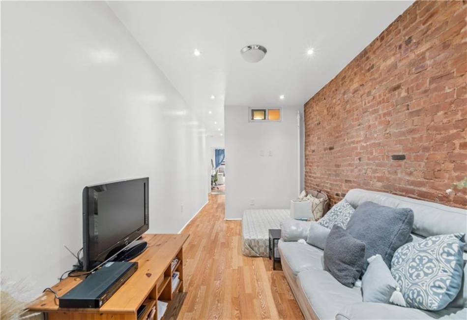 430 46th Street, Manhattan, New York 10036, 2 Bedrooms Bedrooms, ,1 BathroomBathrooms,Residential,For Sale,46th,488780