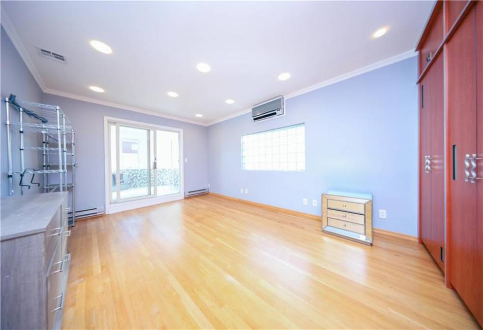 61 Exeter Street, Brooklyn, New York 11235, 4 Bedrooms Bedrooms, ,4 BathroomsBathrooms,Residential,For Sale,Exeter,488784