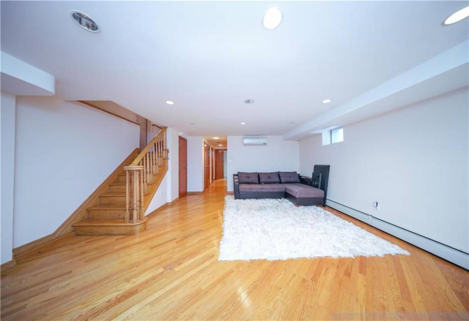 61 Exeter Street, Brooklyn, New York 11235, 4 Bedrooms Bedrooms, ,4 BathroomsBathrooms,Residential,For Sale,Exeter,488784