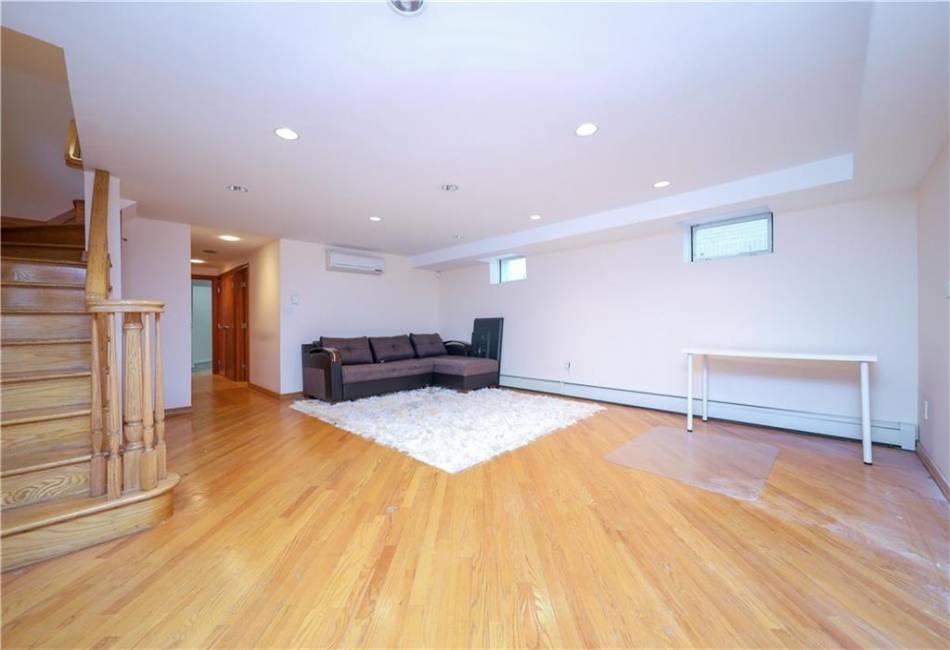 61 Exeter Street, Brooklyn, New York 11235, 4 Bedrooms Bedrooms, ,4 BathroomsBathrooms,Residential,For Sale,Exeter,488784