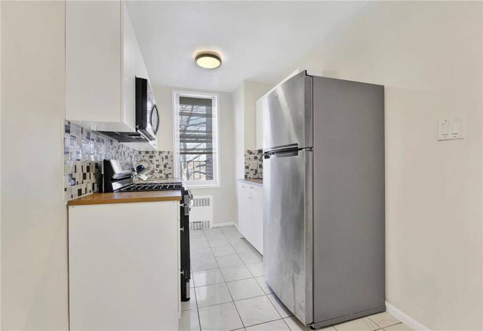 2461 29th Street, Brooklyn, New York 11235, 1 Bedroom Bedrooms, ,1 BathroomBathrooms,Residential,For Sale,29th,488707