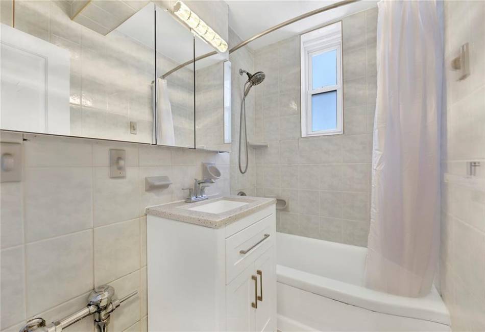 2461 29th Street, Brooklyn, New York 11235, 1 Bedroom Bedrooms, ,1 BathroomBathrooms,Residential,For Sale,29th,488707