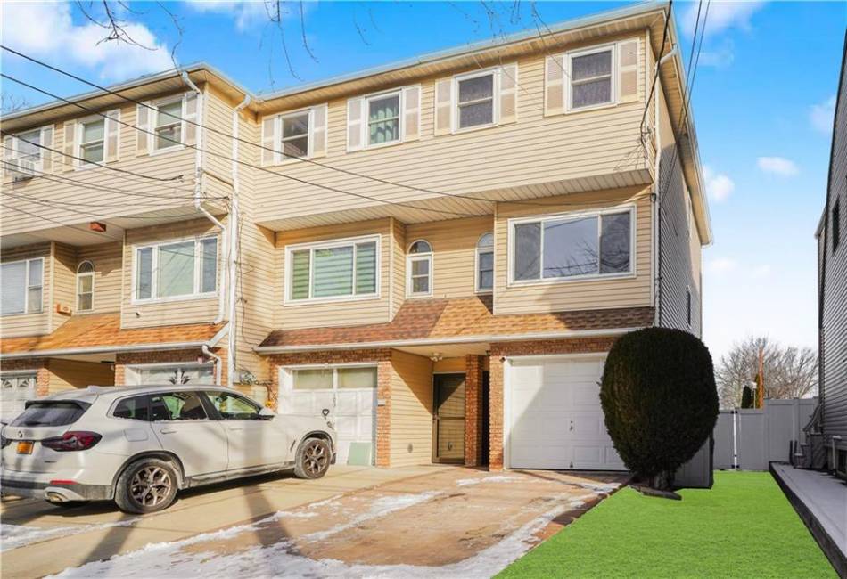 101 Wyona Avenue, Staten Island, New York 10314, 2 Bedrooms Bedrooms, ,3 BathroomsBathrooms,Residential,For Sale,Wyona,488795